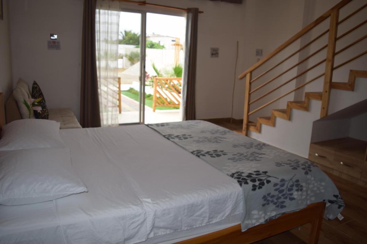 Ohana Beach Hotel Playas Bagian luar foto