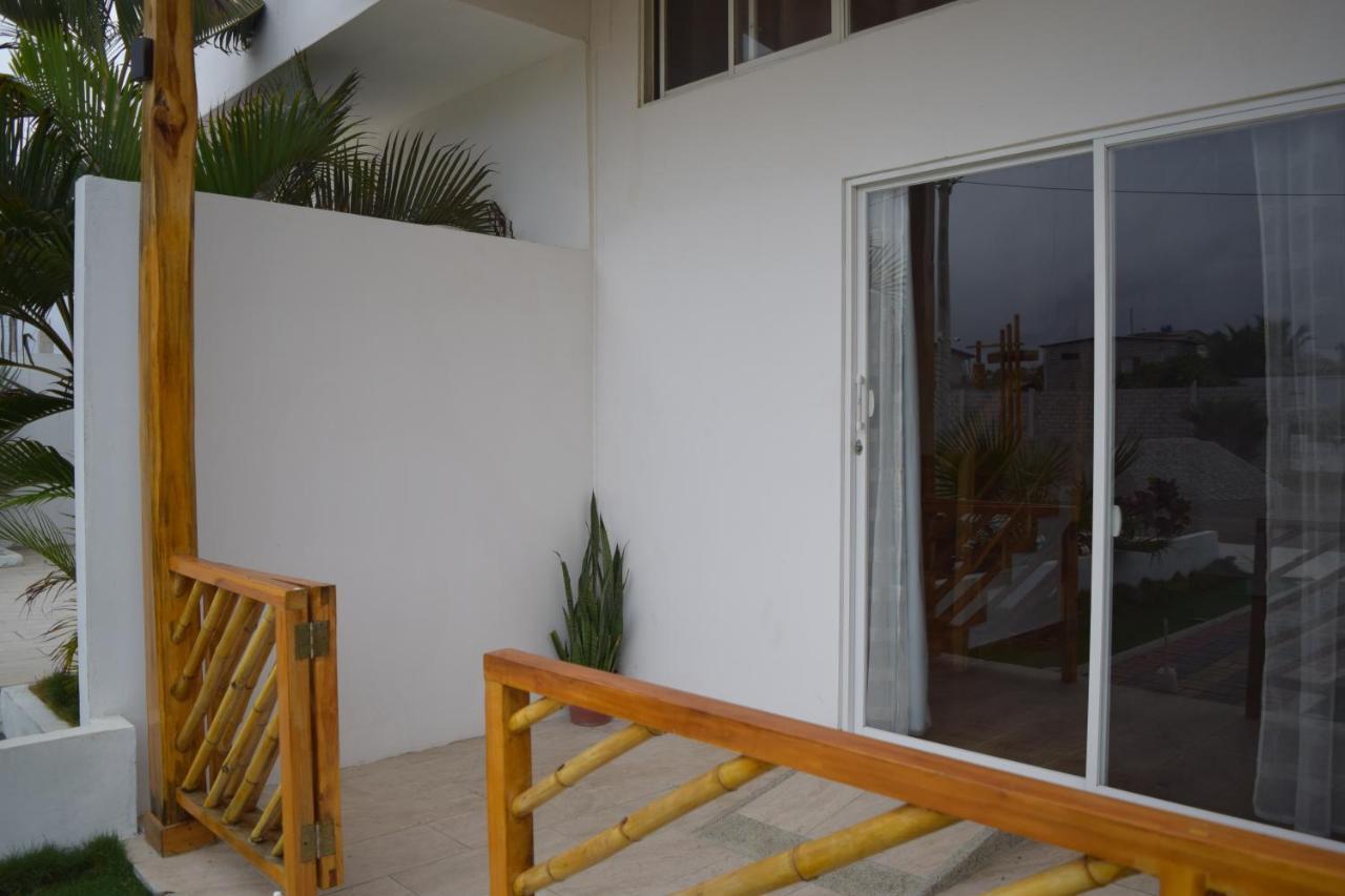 Ohana Beach Hotel Playas Bagian luar foto