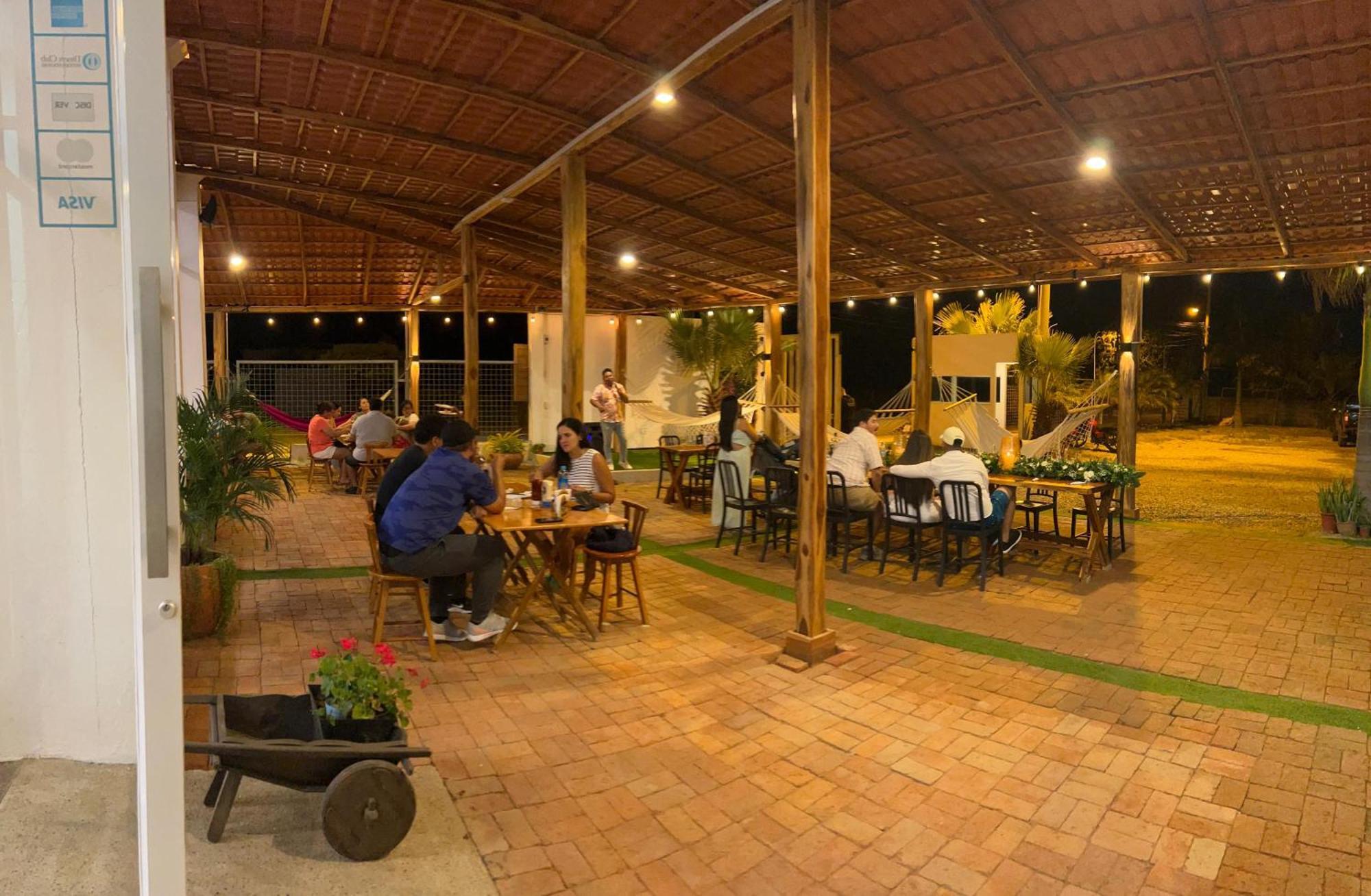 Ohana Beach Hotel Playas Bagian luar foto