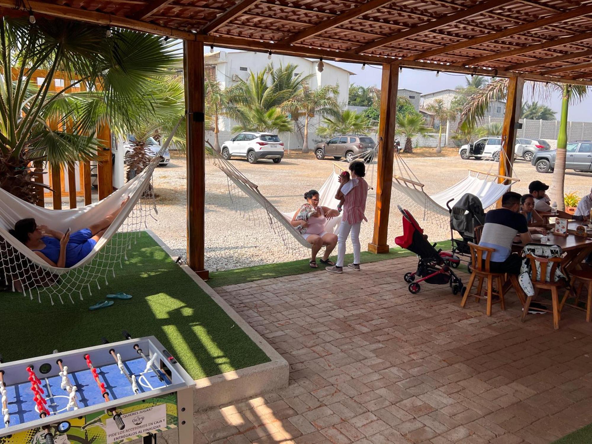 Ohana Beach Hotel Playas Bagian luar foto