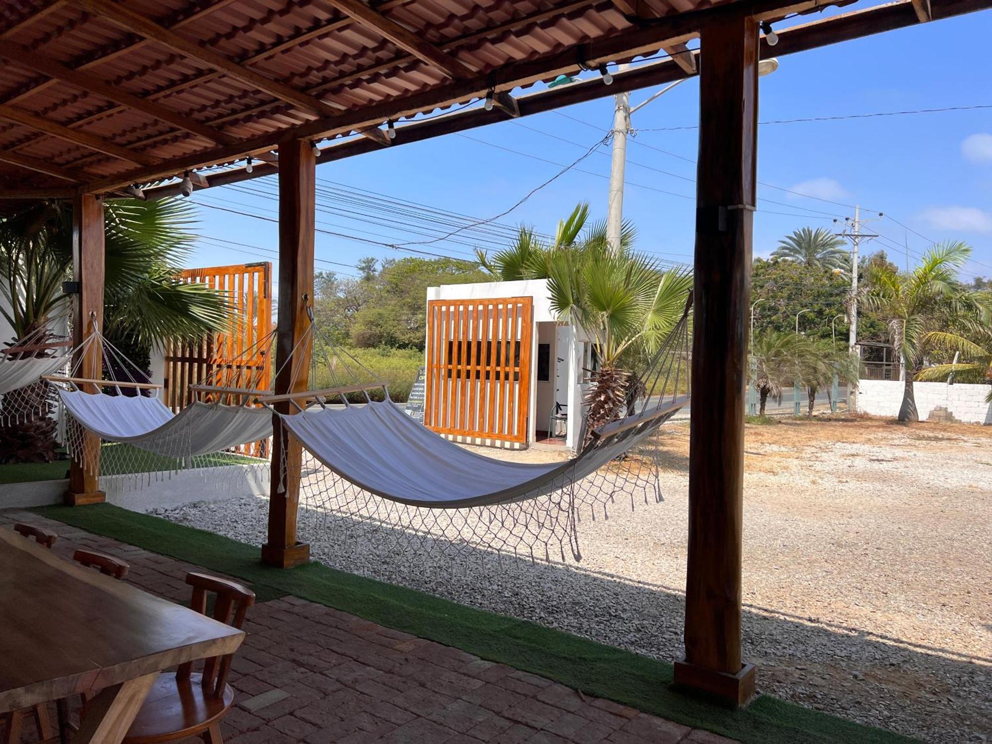 Ohana Beach Hotel Playas Bagian luar foto