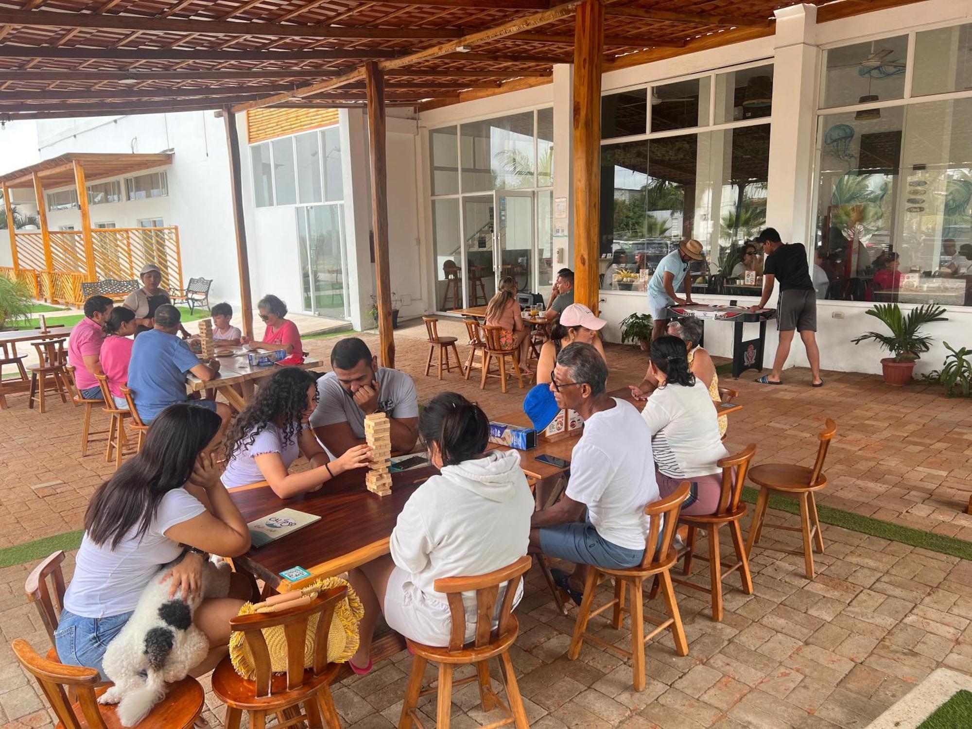 Ohana Beach Hotel Playas Bagian luar foto