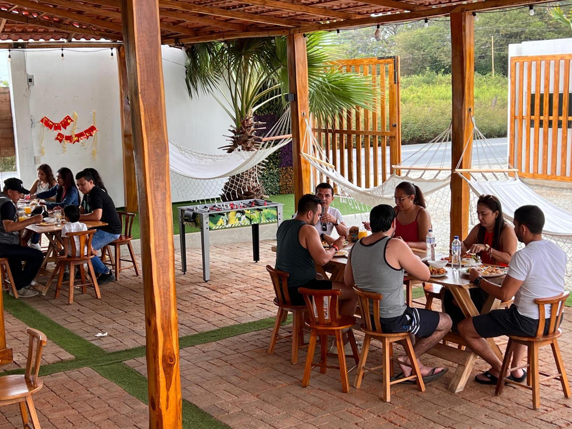 Ohana Beach Hotel Playas Bagian luar foto
