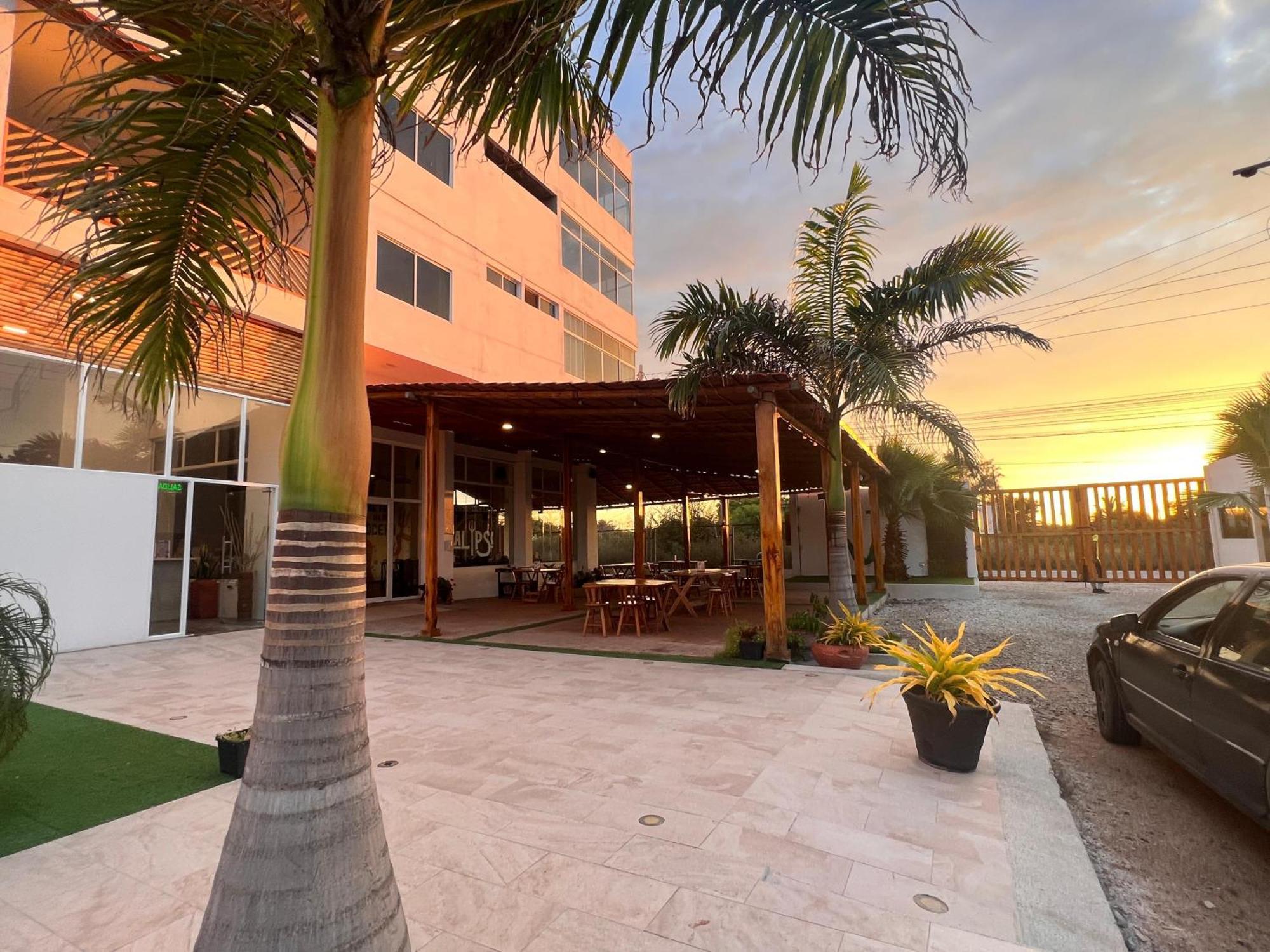 Ohana Beach Hotel Playas Bagian luar foto