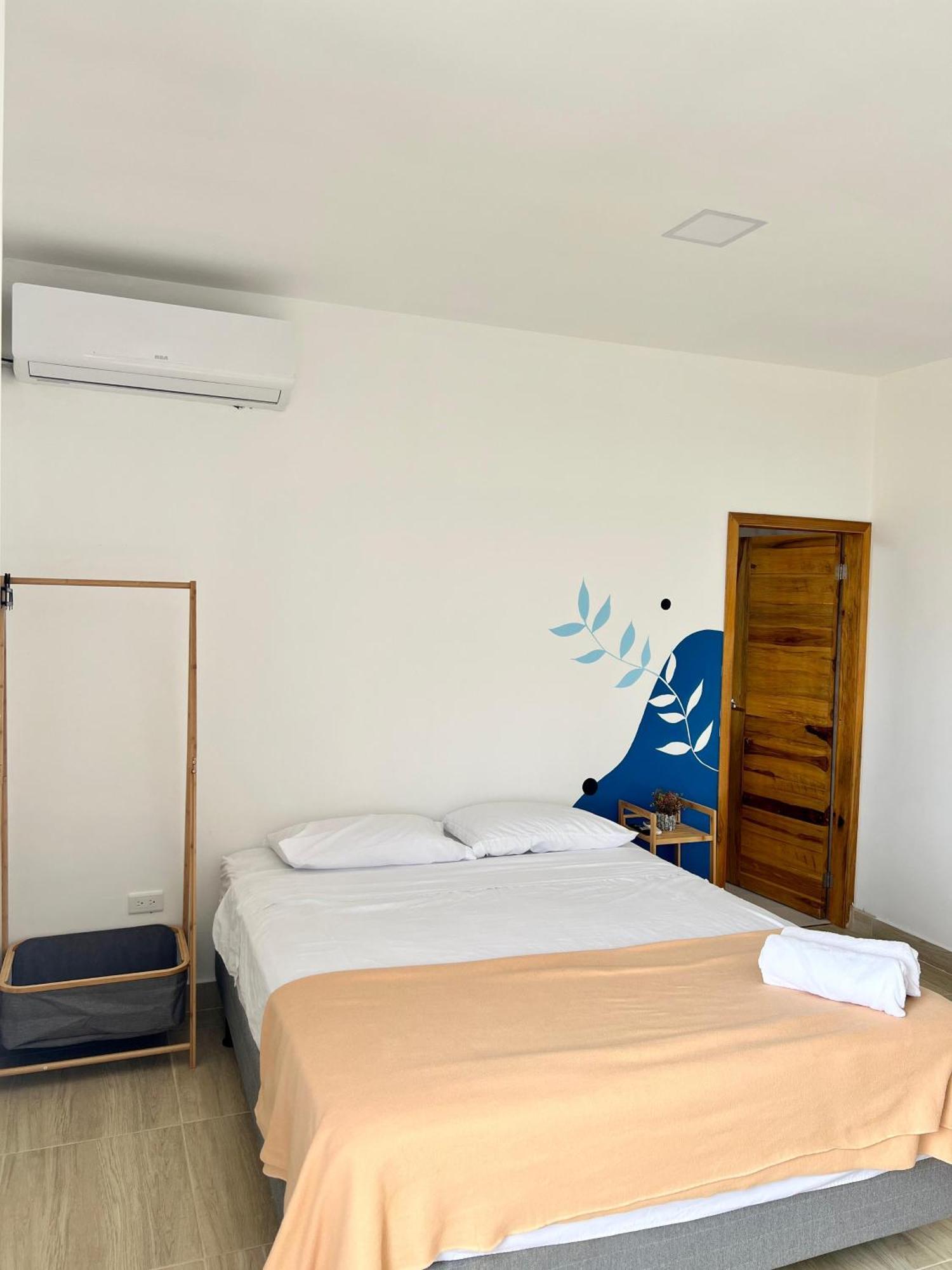Ohana Beach Hotel Playas Bagian luar foto
