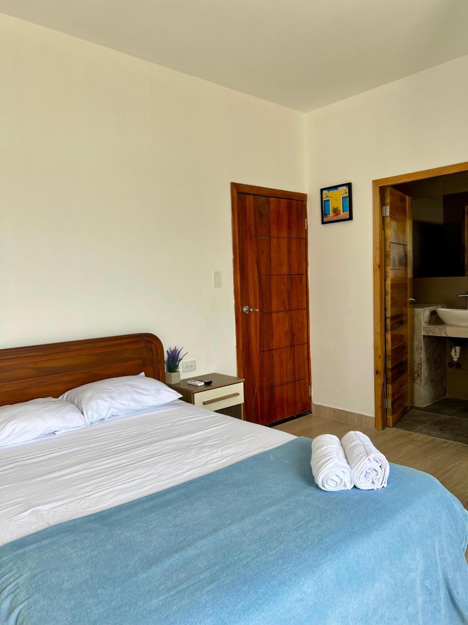 Ohana Beach Hotel Playas Bagian luar foto