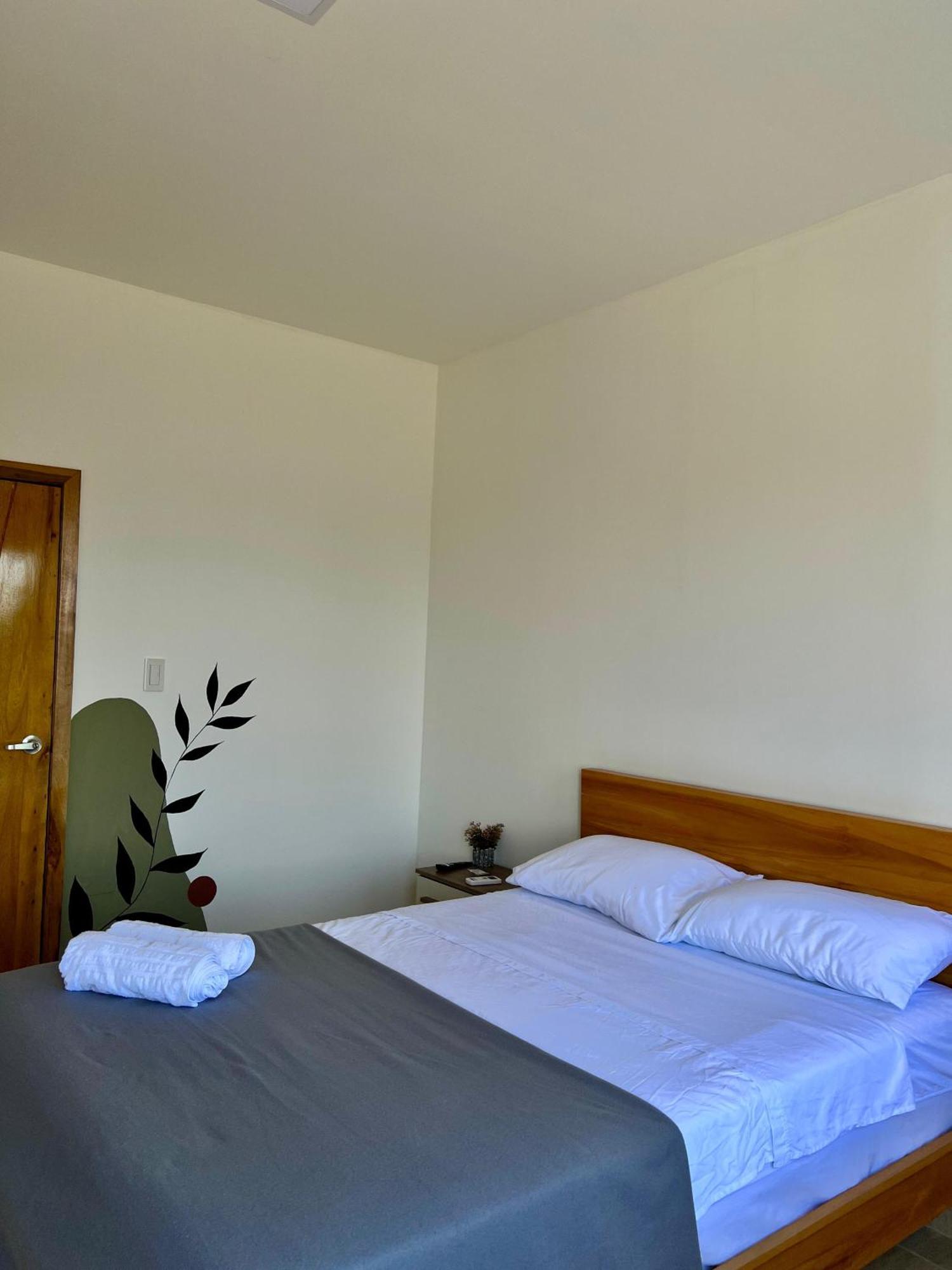 Ohana Beach Hotel Playas Bagian luar foto