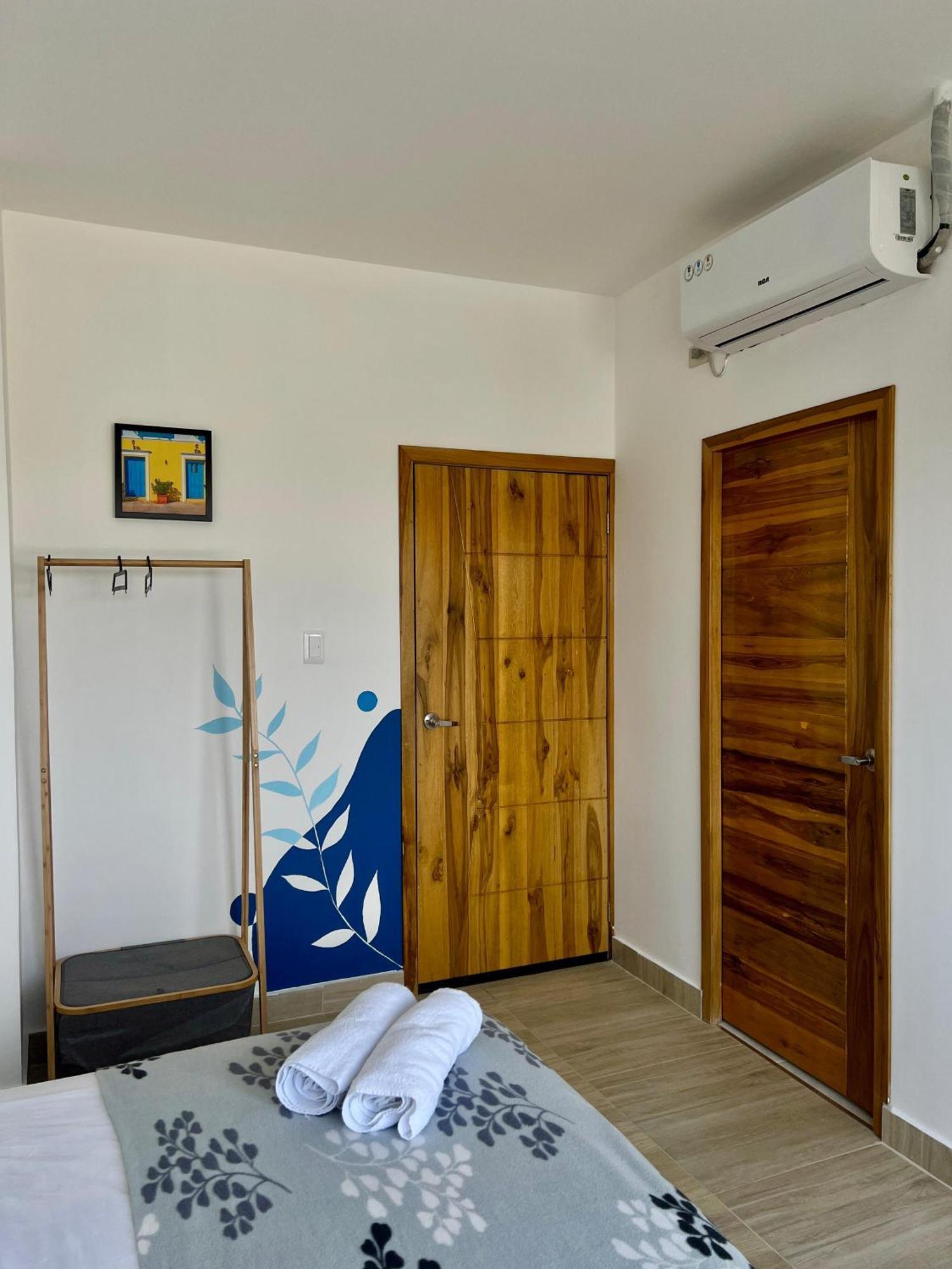 Ohana Beach Hotel Playas Bagian luar foto