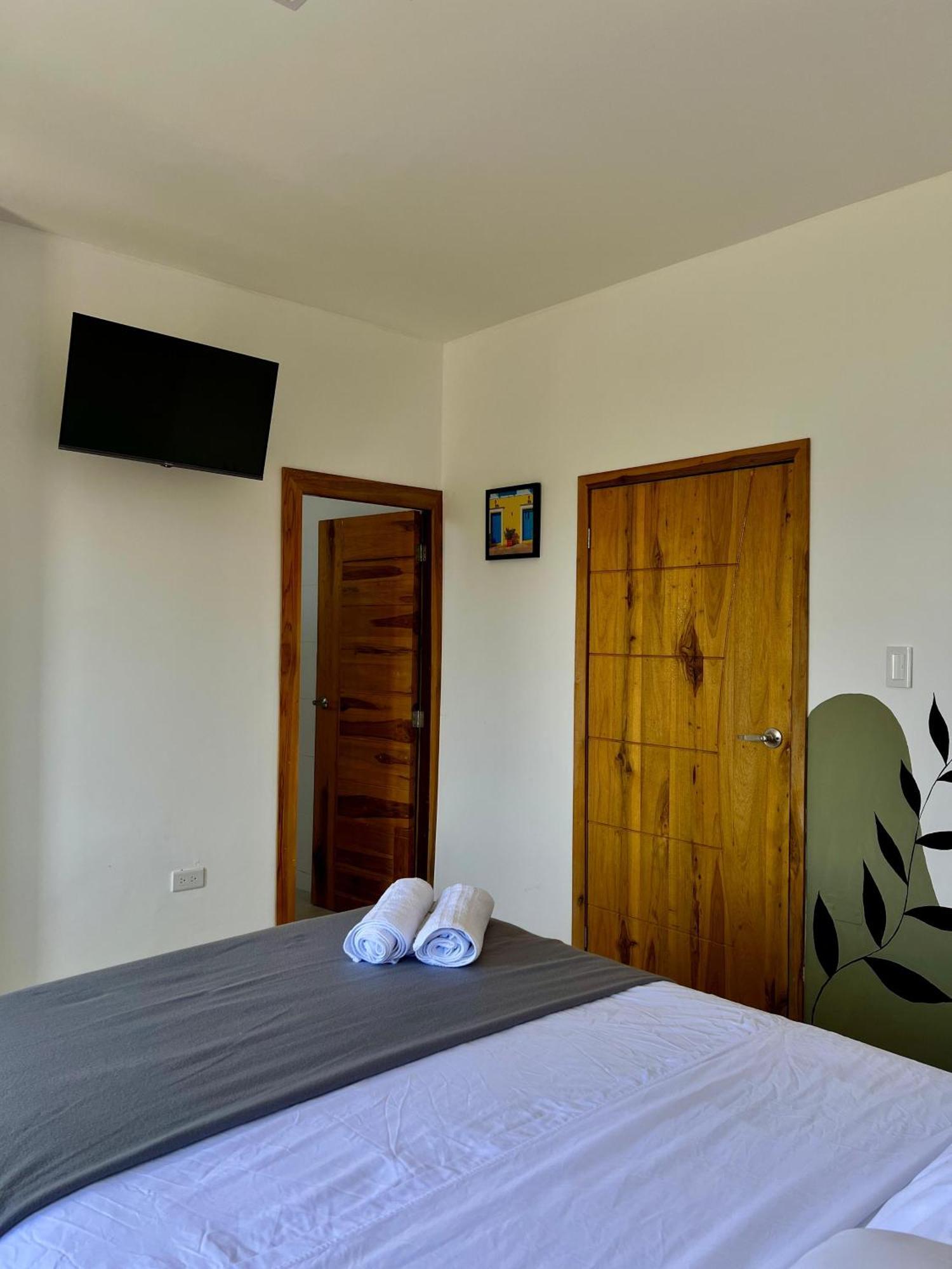 Ohana Beach Hotel Playas Bagian luar foto